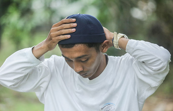 MASIH JADI TREN: Miki Hat, aksesoris yang belakangan cukup masif digunakan oleh banyak laki-laki. Sebuah peci yang didesain seperti topi namun tidak memiliki visor atau ujung depan.