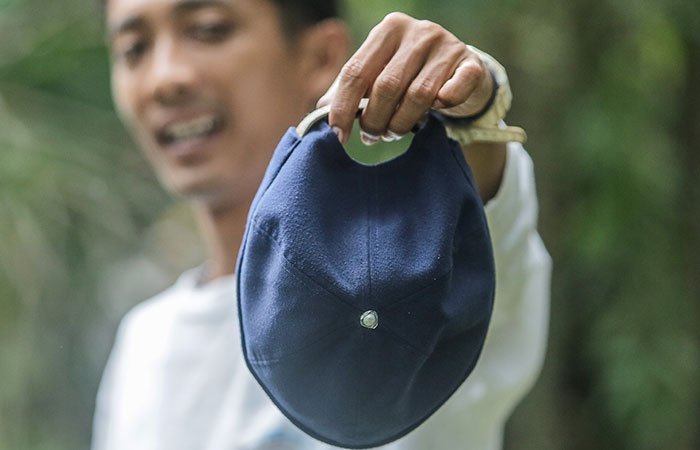 ADJUSTABLE: Miki hat bisa digunakan oelah semua kalangan karena ditunjang dengan ukuran topi yang bisa disesuaikan dengan lingkar kepala.