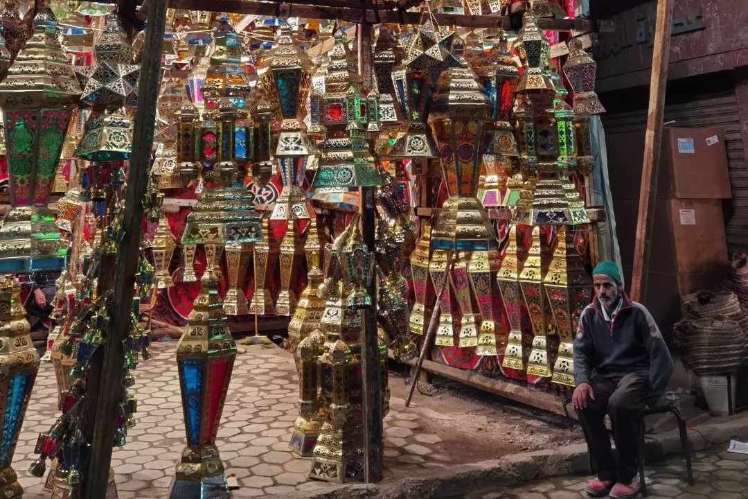 instagram@untouraucaire ( Sejumlah pedagang yang berjualan lampion di Mesir)