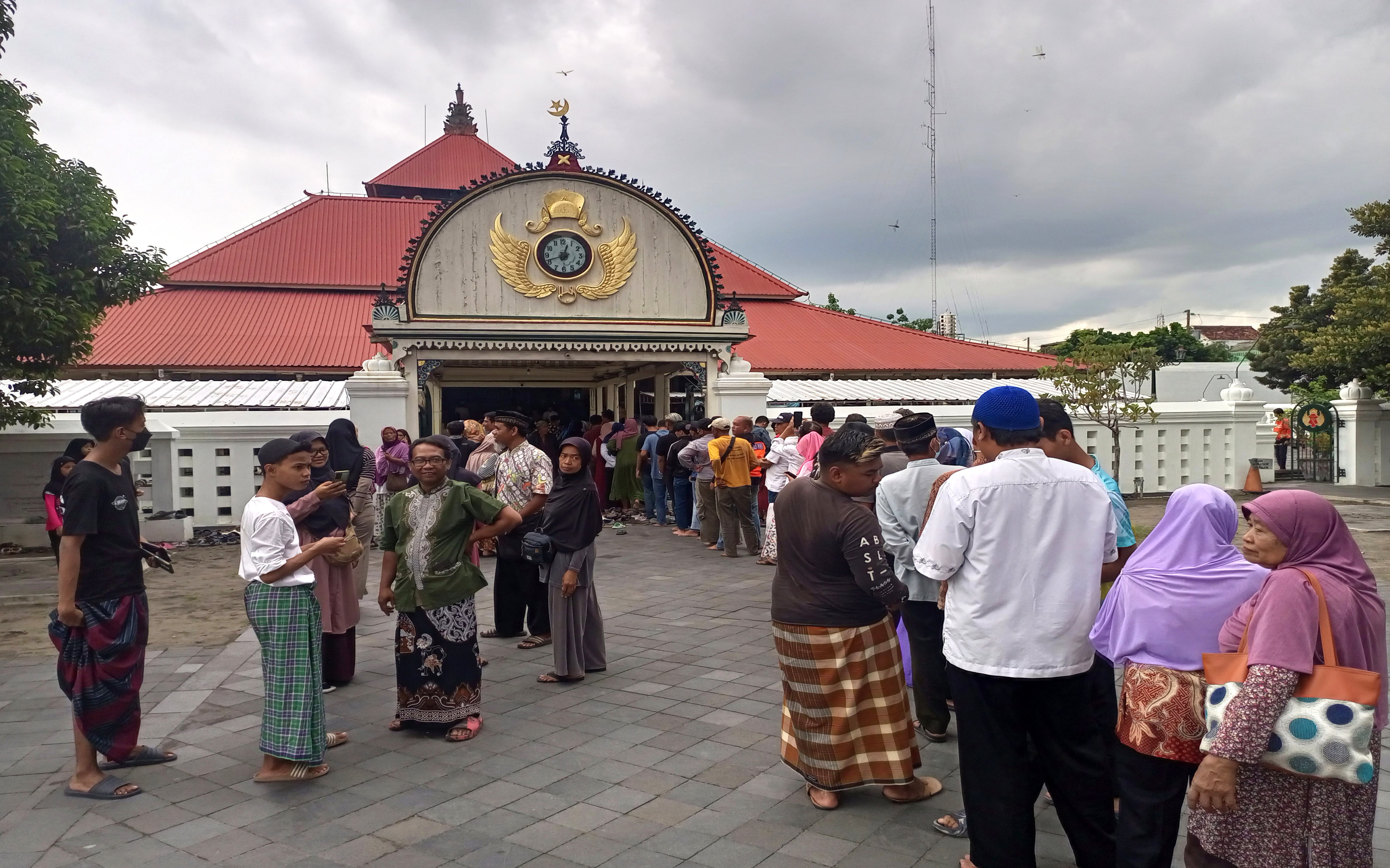 Pembagian santunan ini dikhususkan bagi sebagian kalangan masyarakat yang membutuhkan. Sehingga diharapkan mampu meringankan beban di tengah melonjaknya harga