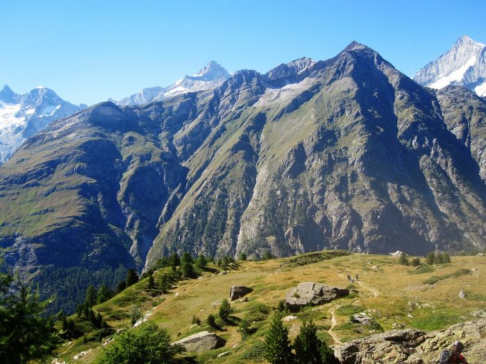 Pegunungan Alpen tempat dimana warga Swiss hilang saat bermain ski