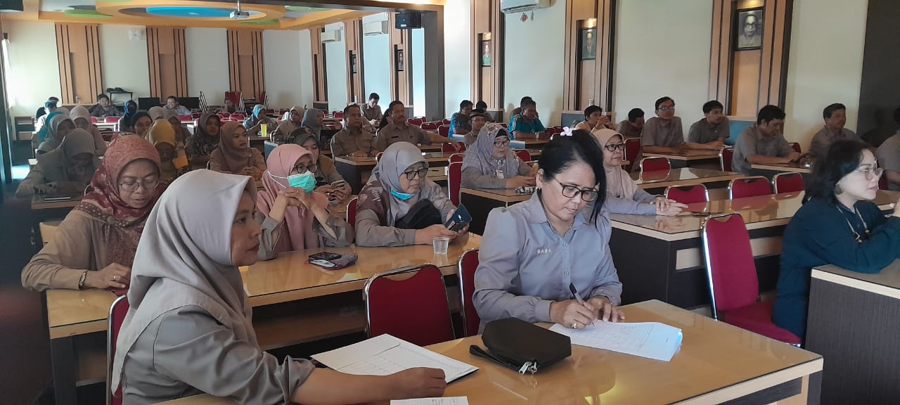 DICONTOH - Workshop bahaya narkoba bagi generasi muda untuk guru dan karyawan SMPN 1 Bantul pada Jumat (8/3/2024)
