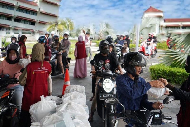 UMY Bagikan 5000 Takjil Untuk Mahasiswa Selama Ramadhan.