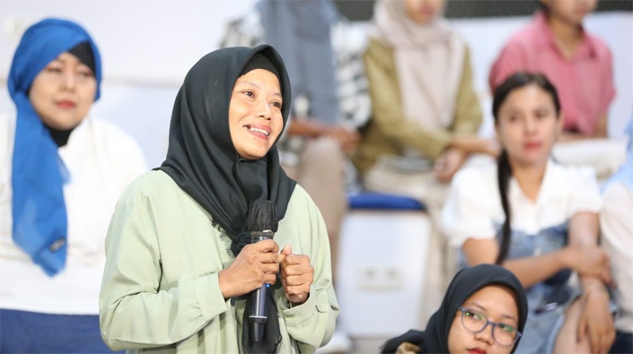 Tatik Efanti, nasabah sebuah BPR di Sidoarjo menceritakan pengalamannya saat BPR menyimpan tabungannya ditutup
