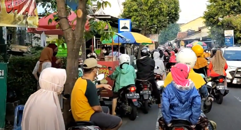 Suasana Pasar Ramadhan di Jalur Gaza Yogyakarta.