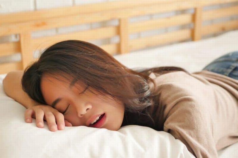 Ilustrasi pentingnya tidur siang saat puasa.