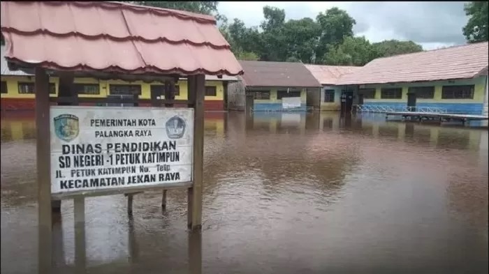 Sekolah dasar di Palangkaraya turut terkena dampak banjir