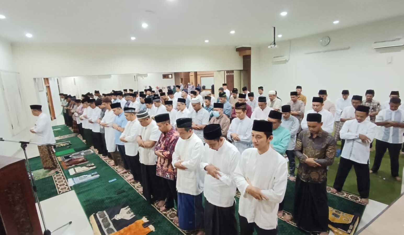 IBADAH: Safari Ramadhan Perdana, dilanjutkan dengan sholat tarawih di Gedung DPRD Kulon Progo.