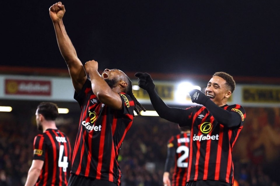 Selebrasi pemain Bournemouth usai berhasil memenangkan pertandingan atas Luton Town saat tertinggal 0-3 di babak pertama dan merubah menjadi 4-3 di babak kedua