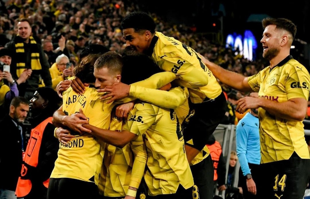 Selebrasi pemain Borussia Dortmund usai Marco Reus cetak gol kedua ke gawang PSV Eindhoven (ig bvb09)