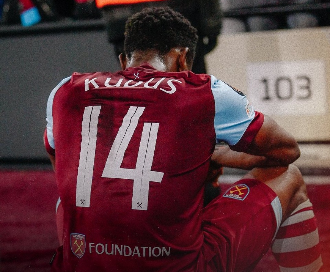 TUNDUK: Selebrasi Mohamed Kudus usai cetak dua gol ke gawang Freiburg di London Stadium