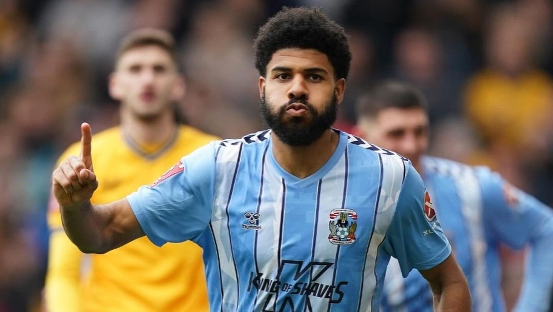Selebrasi Ellis Simms usai jebol gawang Wolves dan antarkan Coventry City ke babak semifinal FA Cup (ig coventrycityofficial)