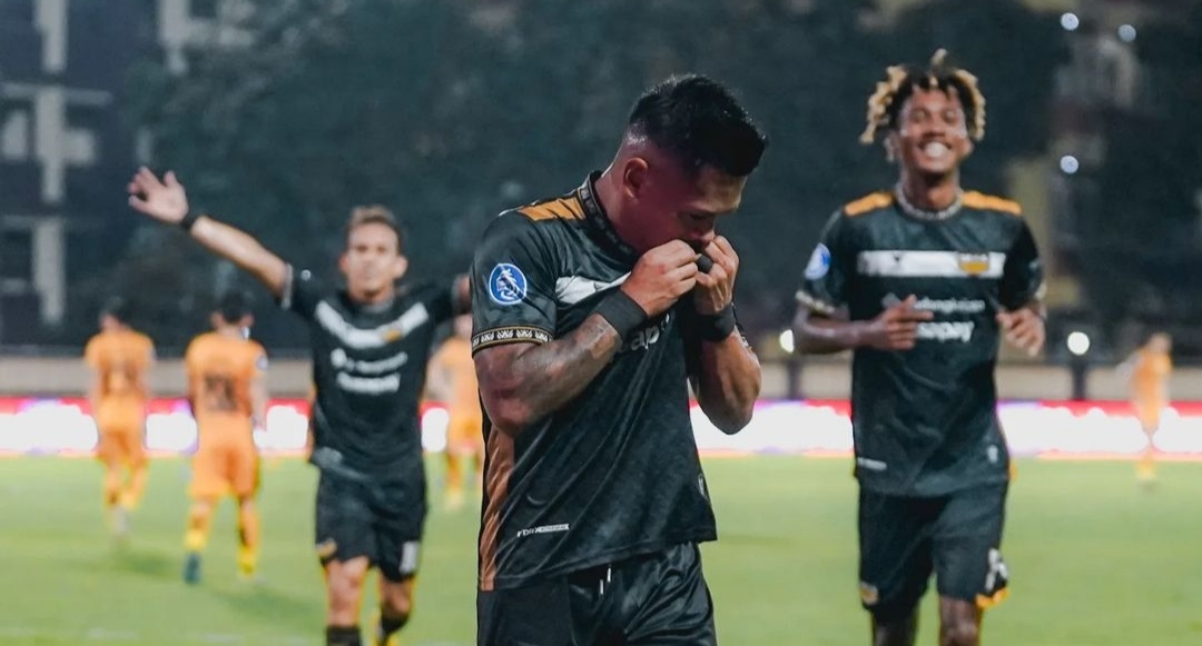 Selebrasi Jose Porteria usai jebol gawang Bhayangkara FC (id dewaunitedfc)