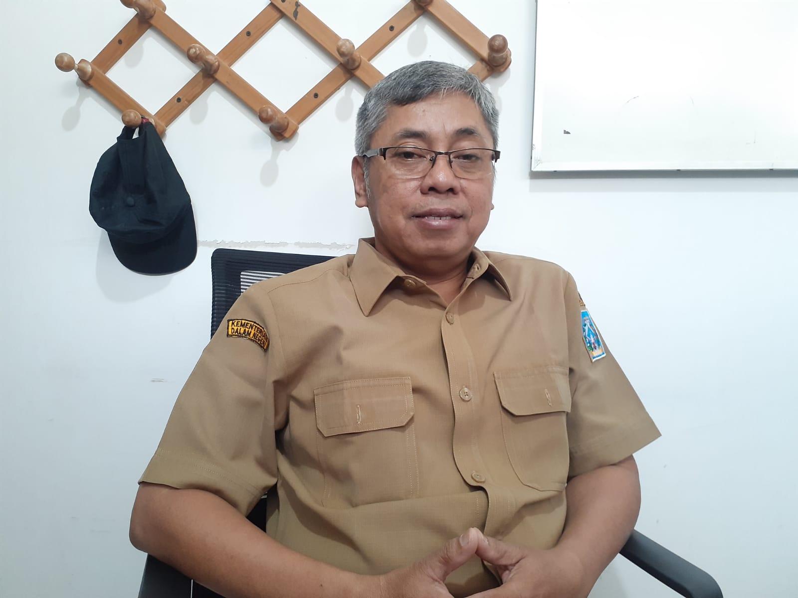 KOORDINASI: Kepala Bidang Bina Marga DPUPKP Sleman Zaini Anwar saat ditemui di ruangannya, Senin (18/3).