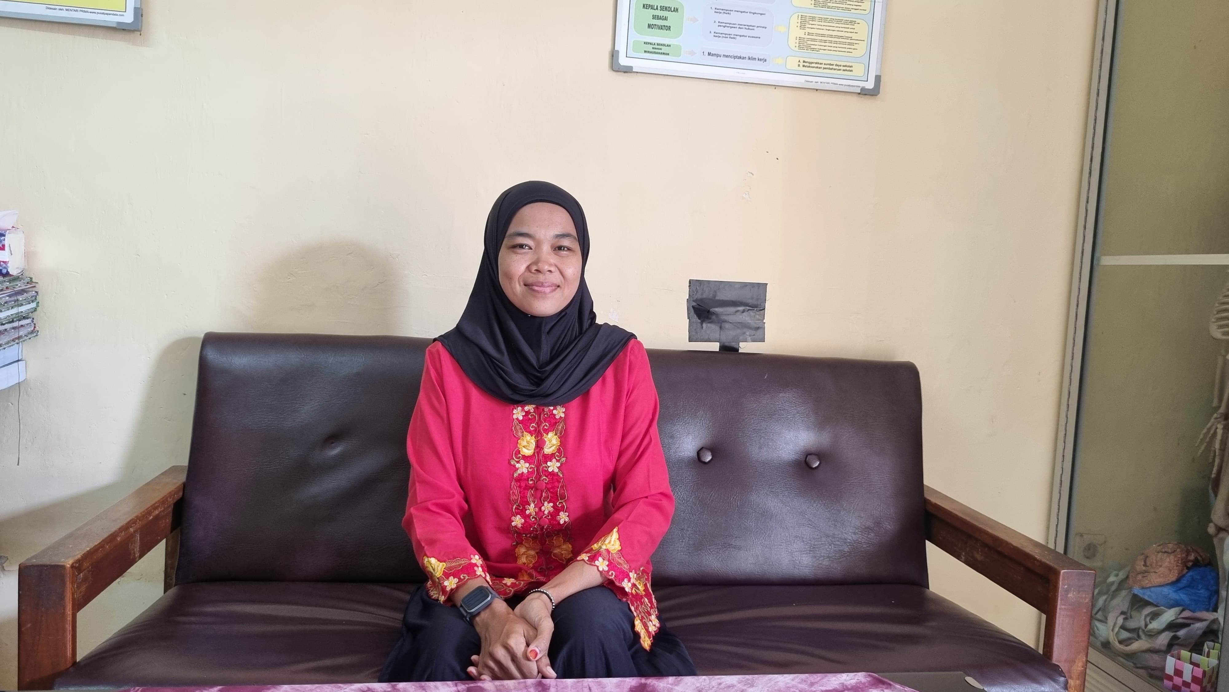 SEMANGAT: Guru PJOK SD Negeri Pojok Aryati, Senin (18/3).