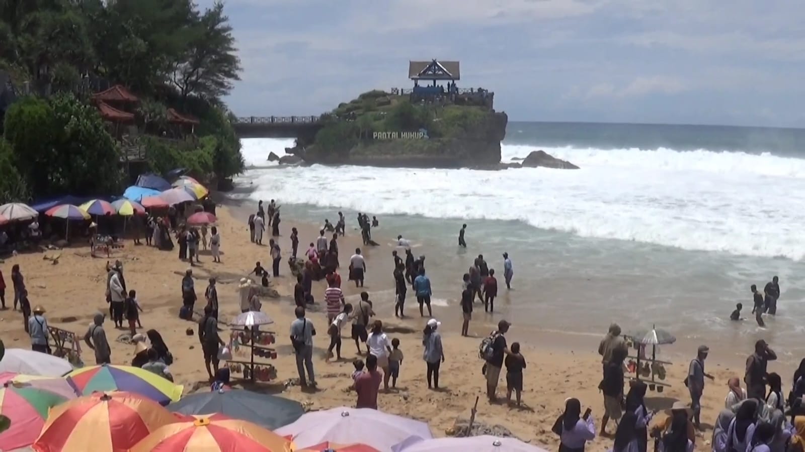 DESTINASI: Objek wisata Pantai Kukup, Kemadang, Kapanewon Tanjungsari, Gunungkidul.