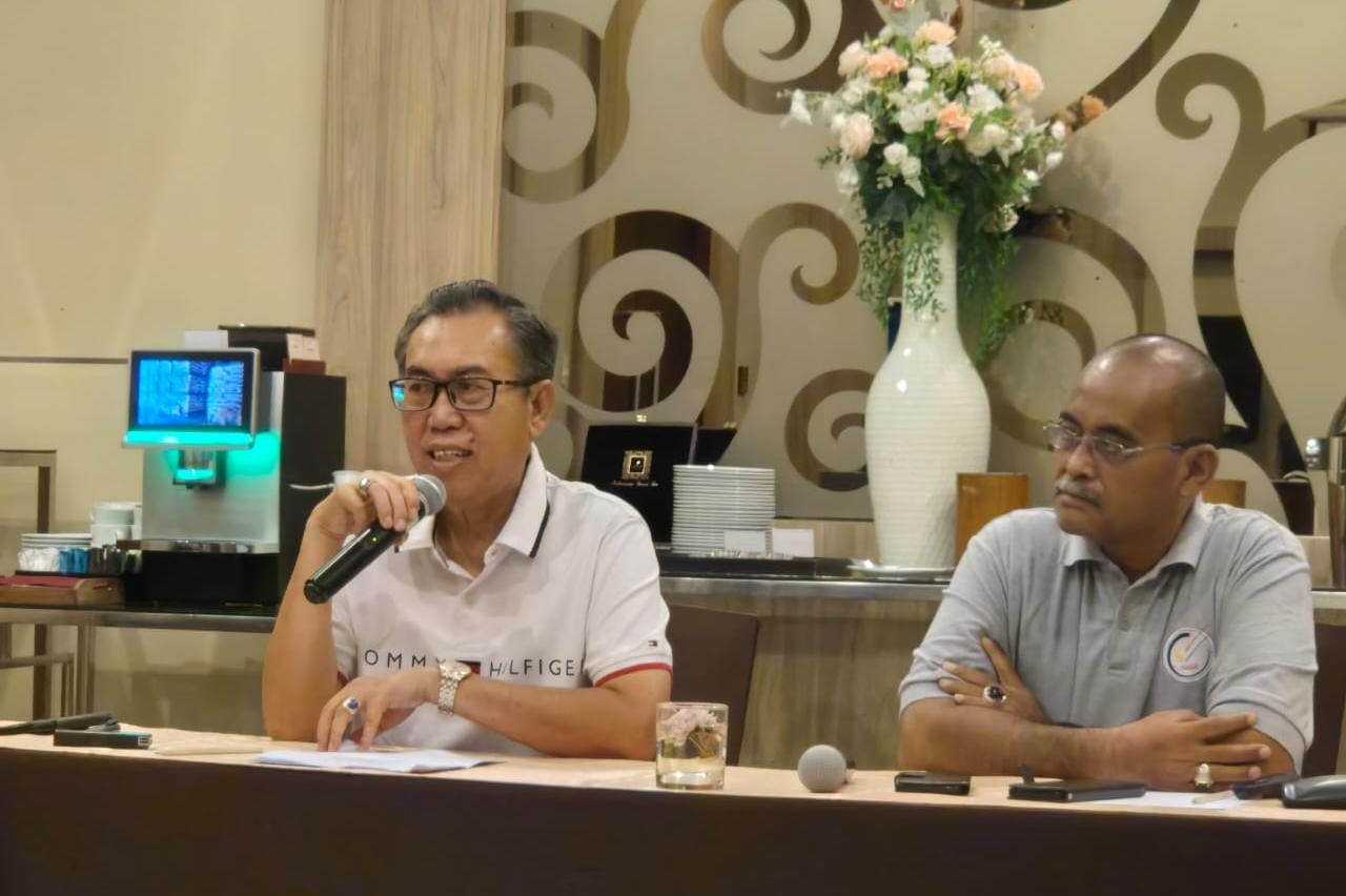 Prof. Edy Suandi Hamid (kiri) dan Dosen UAJY Dr. Y. Sri Susilo saat membahas dampak Ramadhan bagi ekonomi pada Sabtu (16/3/2024) di The Alana Hotel and Convention, Jogja