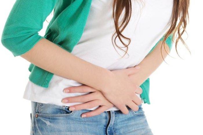 Seringkali, menstruasi yang tidak teratur bisa menjadi tanda masalah medis yang lebih serius, termasuk sindrom ovarium polikistik (PCOS). PCOS merupakan kelainan hormonal yang umum terjadi pada wani