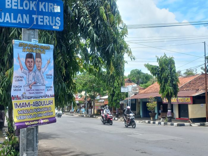 Banner Imam-Abdullah terpasang di sejumlah ruas jalan Purworejo. Menurut keterangan pada banner, banner itu dipasang oleh relawan Soimah (Serikat Organisasi Untuk Imam-Ab