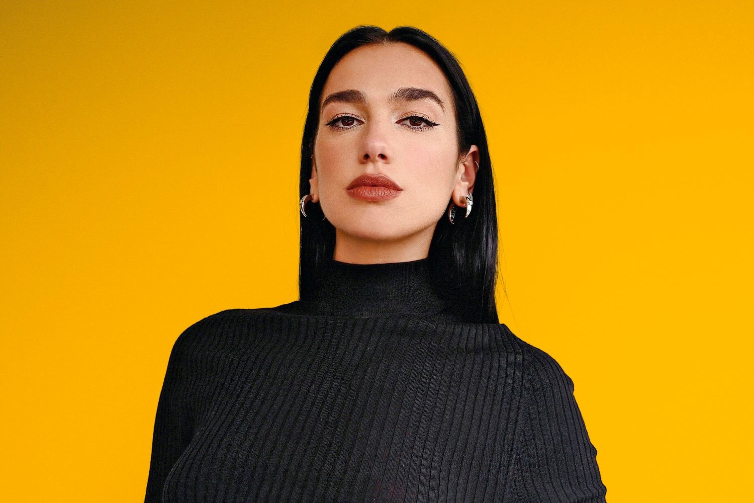 Penyanyi Kebangsaan Inggris-Albania, Dua Lipa segera merilis album terbarunya berjudul Radical Optimism pada Mei mendatang.