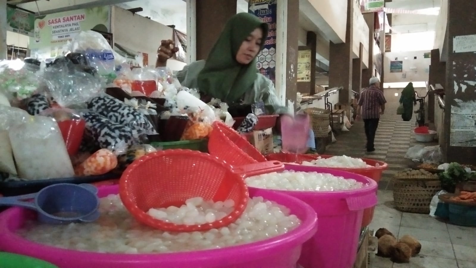 &nbsp;  MUSIMAN: Kolang-kaling di Pasar Muntilan diburu pembeli untuk pelengkap menu berbuka puasa.