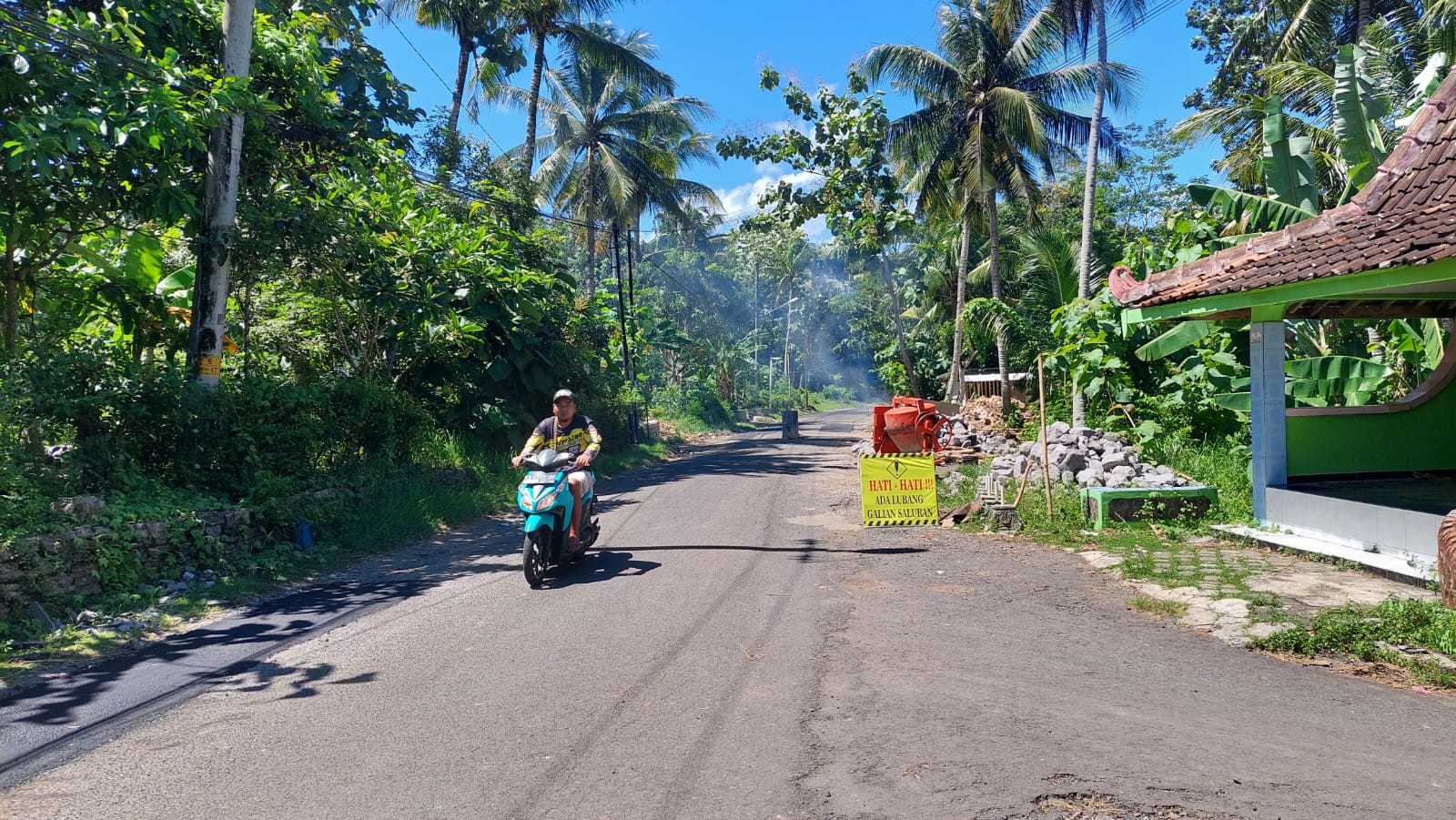 MULUS: Perbaikan Ruas Jalan Beji yang berupa penambalan jaln dan penambahan box culvert.