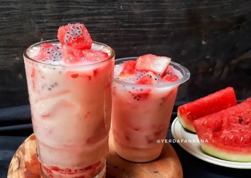 Es semangka creamy beserta resep pembuatannya.