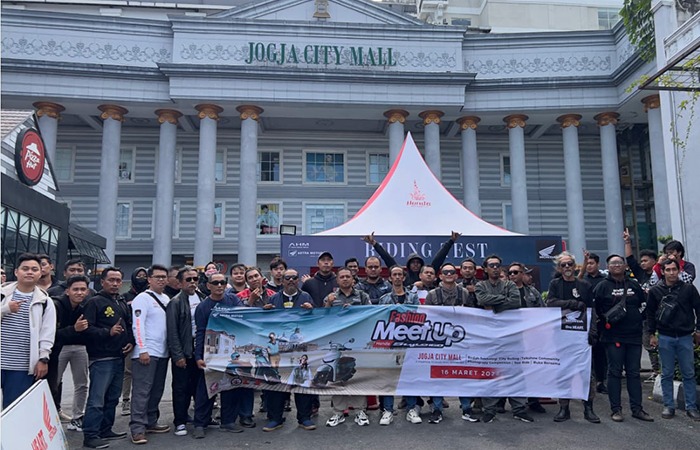 Paguyuban Motor Honda Yogyakarta (PMHY) dan Paguyuban Motor Honda Magelang (PMHM) ikut meramaikan kegiatan Fashion Meet Up New Honda Stylo 160.