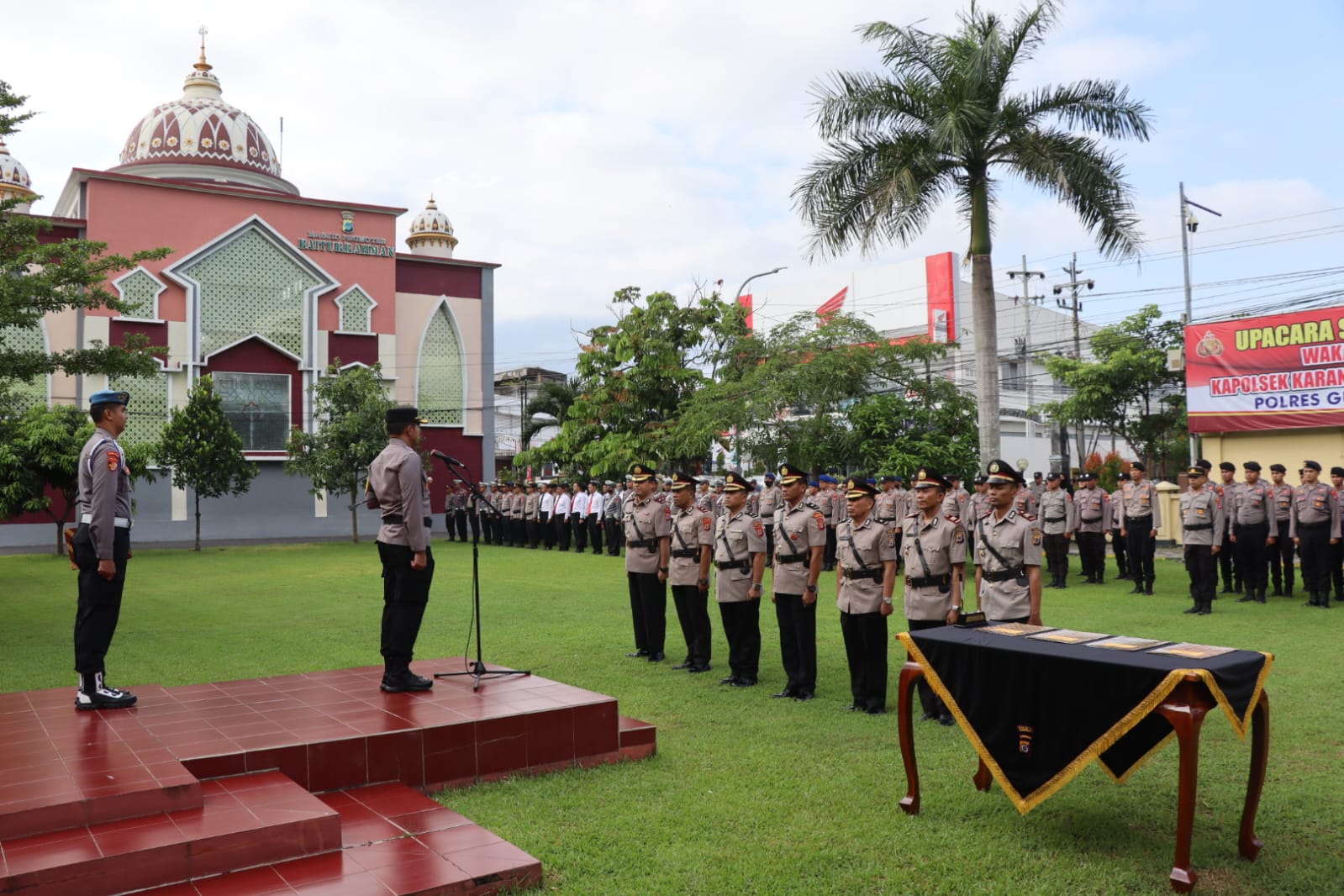 TUGAS: Upacara serah terima jabatan di Lapangan Apel Polres Gunungkidul, Jumat (22/3).