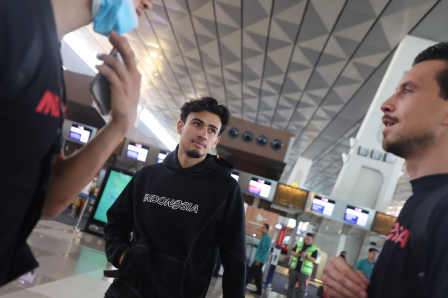 Thom Haye dan Ragnar Oratmangoen juga ikut terbang ke Vietnam memperkuat timnas Indonesia (PSSI)