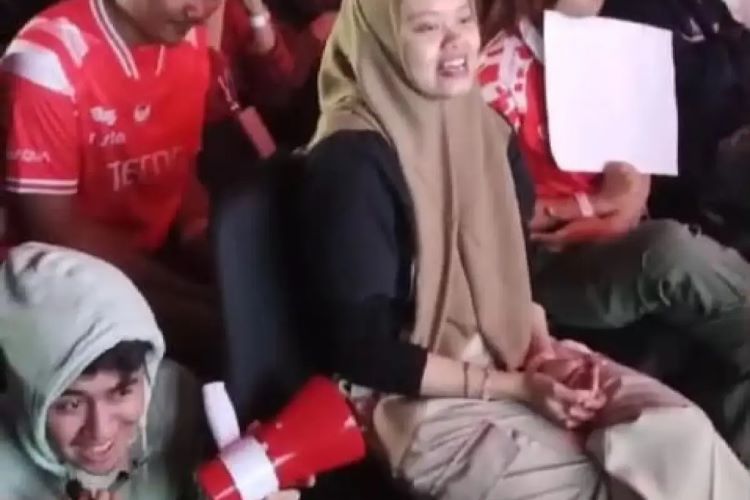 Suporter Bigetron Alpha di Lokasi MPL ID Season 13 (FOTO: Tangkap Layar Indogamers Video)