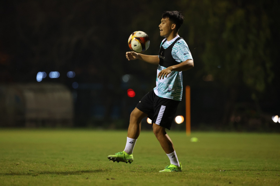 Witan Sulaeman lakoni latihan perdana bersama timnas Indonesia di Hanoi, Vietnam (PSSI)