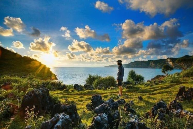 Pantai Kesirat (Foto : jejakpiknik.com)