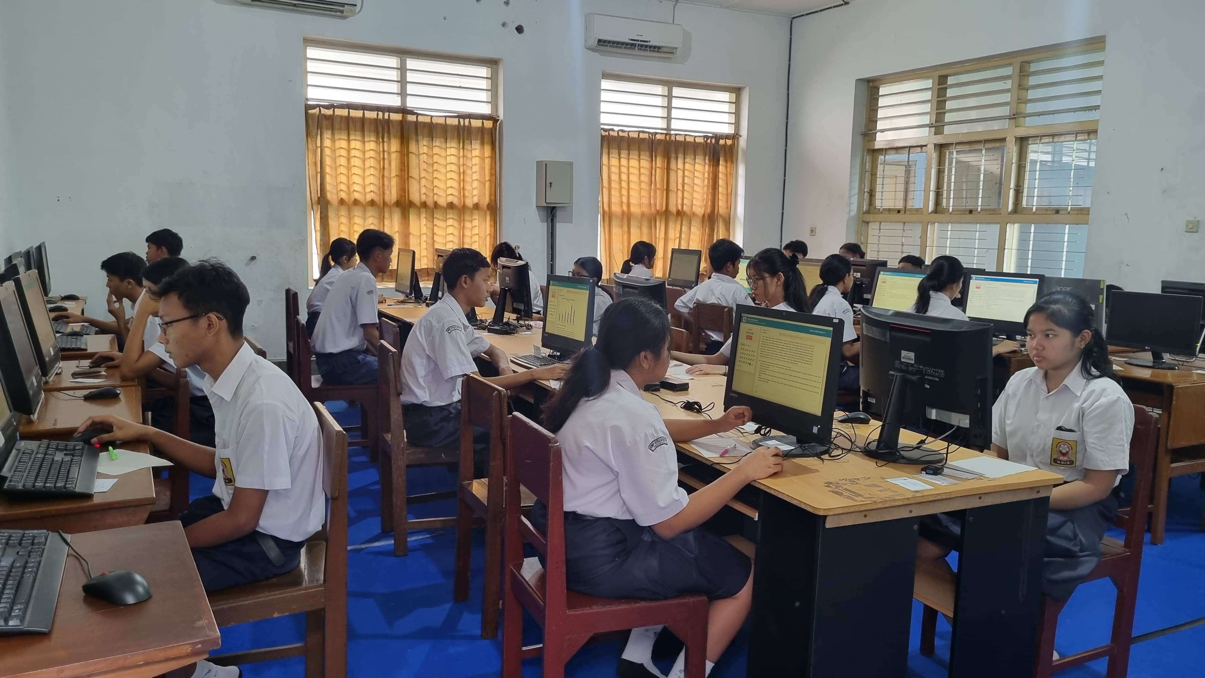 FOKUS: Para siswa SMP Stella Duce 2 Jogjakarta saat mengikuti gelaran Asesmen Standardisasi Pendidikan Daerah (ASPD).