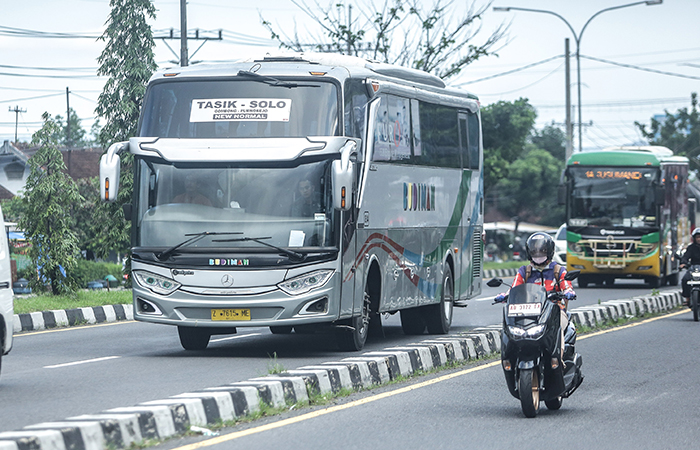 MENGASPAL: Dishub DIY telah menggelar kegiatan ramp check kendaraan angkutan dan wisata untuk kesiapan Lebaran 2024.Elang Kharisma Dewangga/RADAR JOGJA