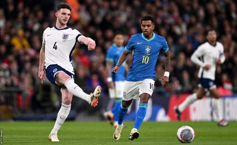 PUTIH: Declan Rice bakal menjalani caps ke-50nya bersama Inggris menjadi Kapten tim saat hadapi Belgia