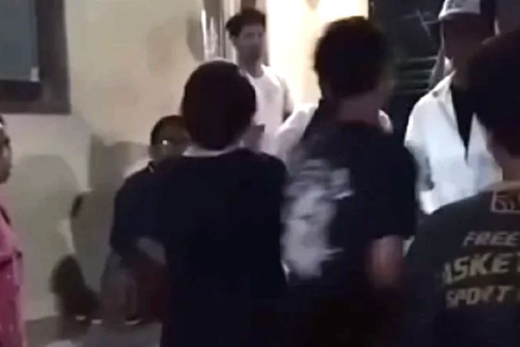 Tangkapan Layar Sekelompok Remaja cekcok dengan warga