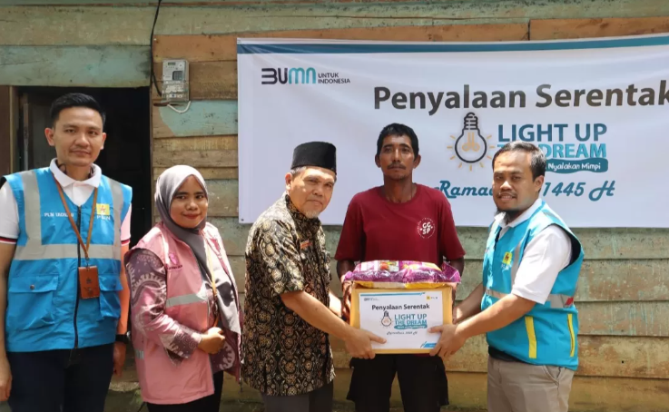 MANFAAT: Bantuan PT PLN kepada warga. (Istimewa)