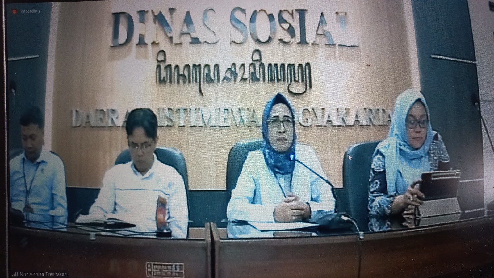 KOMITMEN BERSAMA: Kepala Dinas Sosial DIY Endang Patmintarsih memberikan pengarahan saat Rapat Koordinasi Evaluasi Pelaksanaan Manunggal Raharja Tahun 2023 kemarin (26/3)