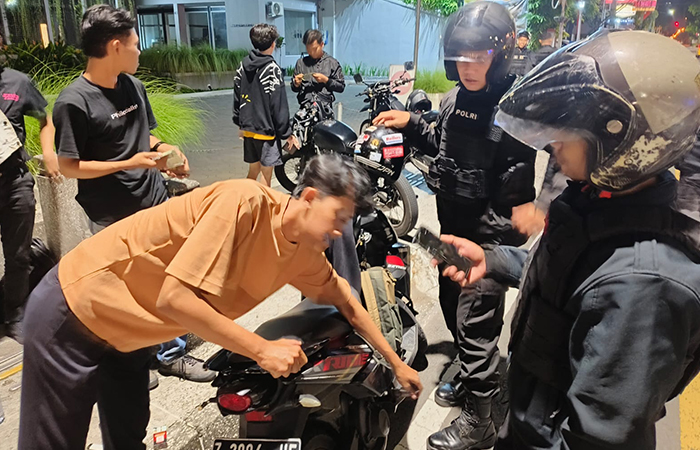 DITILANG: Patroli URC Presisi Polresta Jogja melakukan razia terhadap pengendara motor yang menggunakan knalpot brong, karena melanggar UU Lalin dan mengganggu masyarakat.