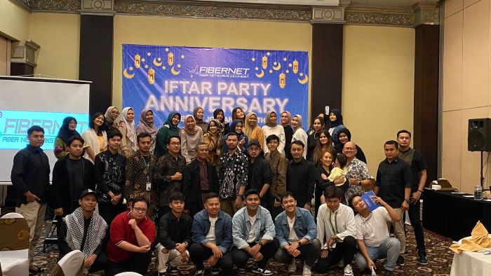 Suasana acara Peringati hari ulang tahun yang ke-4 tahun, PT Fiber Networks Indonesia Area DIY-Jateng selenggarakan Iftar Party dan Buka Bersama dengan mengundang 50 klien