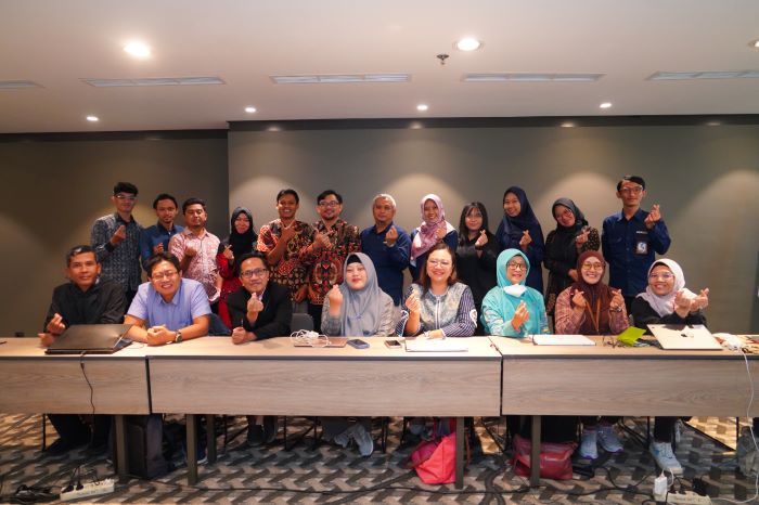 Tim Konsorsium PTV DIY, yang terdiri dari Sekolah Vokasi UGM, AKN Seni dan Budaya Yogyakarta, dan Fakultas Vokasi UNY mengikuti monev di DIY