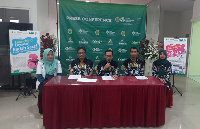 PELAYANAN: Suasana press conference hari ulang tahun ke 21 RSUD Panembahan Senopati dan peluncuran fasilitas terbaru untuk pelayanan pasien, (28/3).Khairul Ma