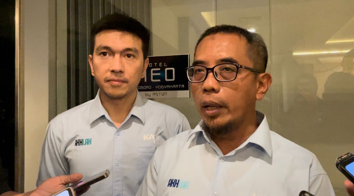NYAMAN: Vice President Sekretaris Perusahaan PT Railink (KAI Bandara) Supriyanto dalam jumpa pers di Neo Hotel Malioboro Kamis petang (2/3).