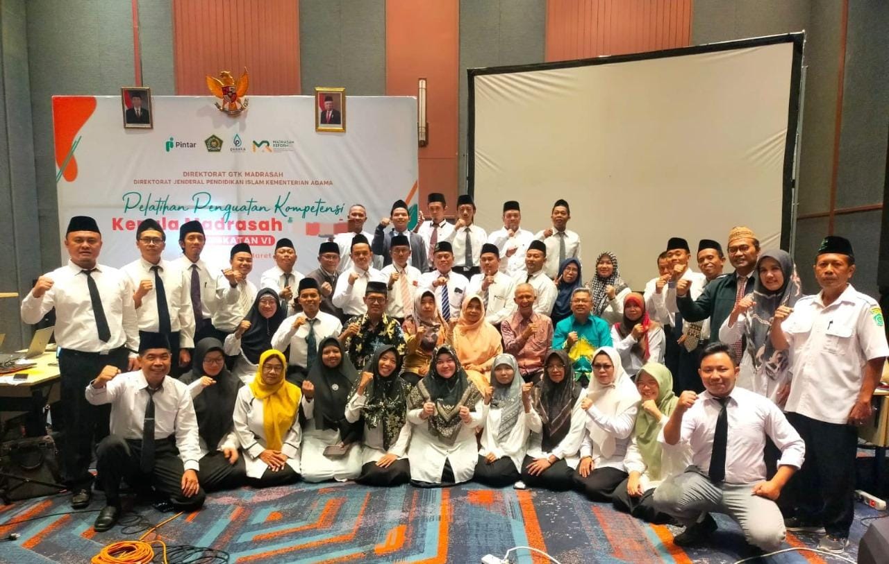 SEMANGAT &ndash; Ratusan Kepala Madrasah se-Indonesia mengikuti pelatihan penguatan kompetensi Hotel Harris dan Convention Gubeng, Kamis (28/3/2024) pagi