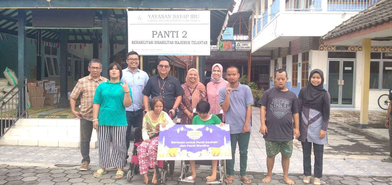 BRI Regional office Yogyakarta mengisi kegiatan Ramadhan 1445 H dengan menyalurkan paket sembako dan santunan bagi anak yatim piatu di Panti Asuhan Sayap Ibu, Sleman