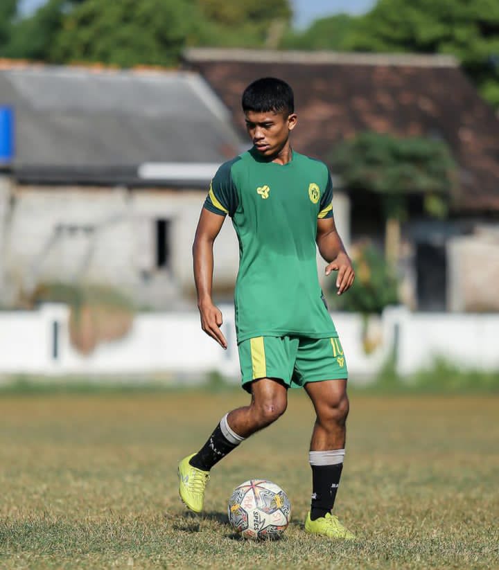 SIAP: Pemain Persiba Bantul Development Amril Amin Rao saat latihan bersama tim Laskar Sultan Agung. (Dokumen Persiba Bantul)