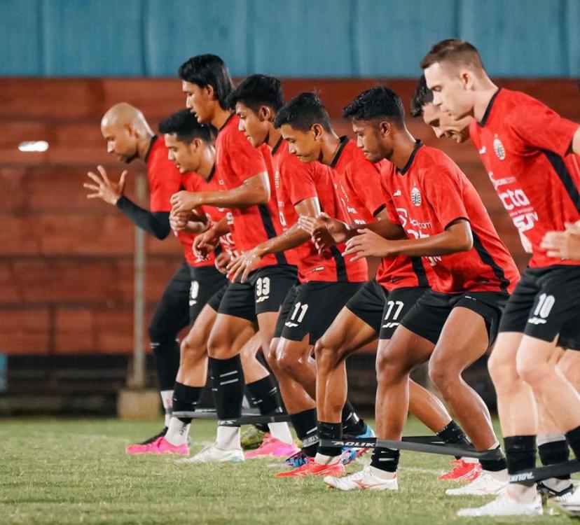 KERAS: Pemain Persija menjalani latihan. (Instagram @persija)