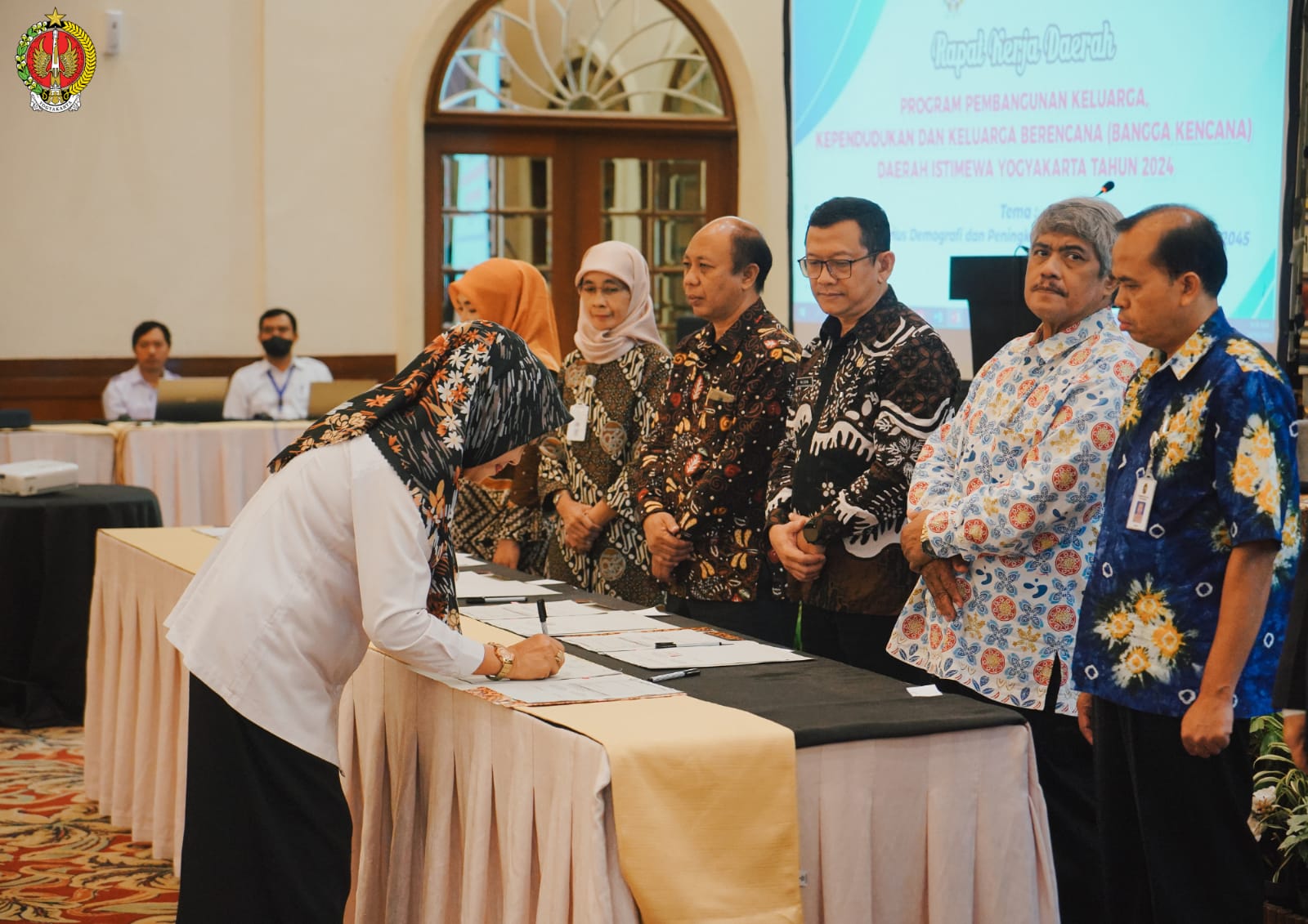 SUKSES: Kepala Perwakilan BKKBN DIY Andi Ritamariani saat Rakerda Bangga Kencana Tahun 2024 bertema Optimalisasi Bonus Demografi dan Peningkatan SDM Menuju Indonesia Emas 2045. (Humas DIY)