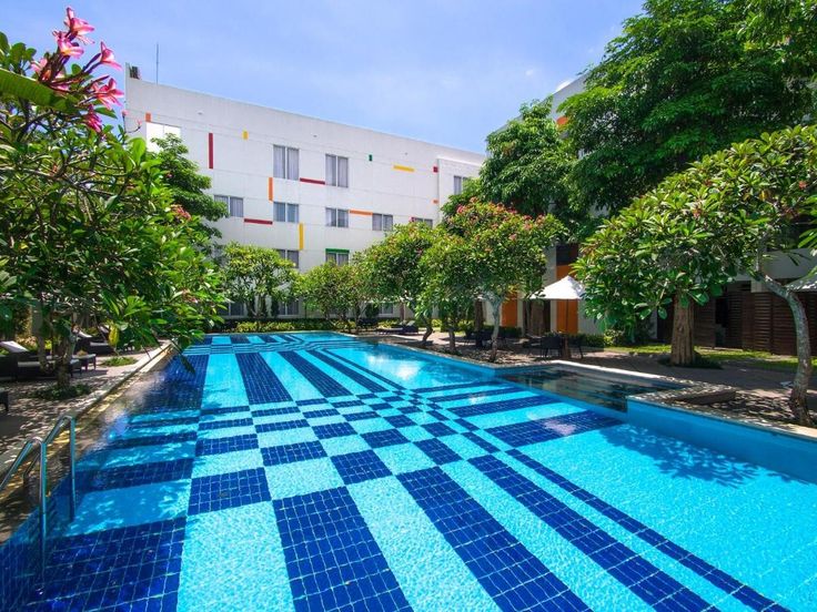 Kolam renang dari victoria hotel